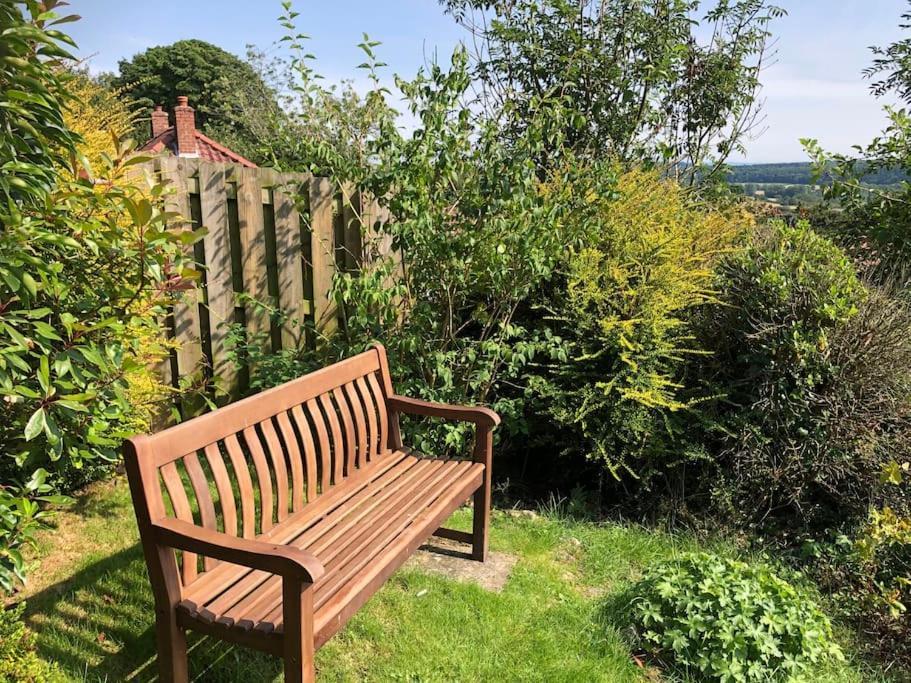 St Anthony'S, Bright Perkily Decorated 3 Bedroom House Ampleforth Exterior photo